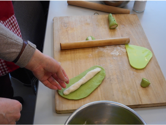 変り種餃子づくりです