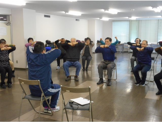 肩のストレッチ運動