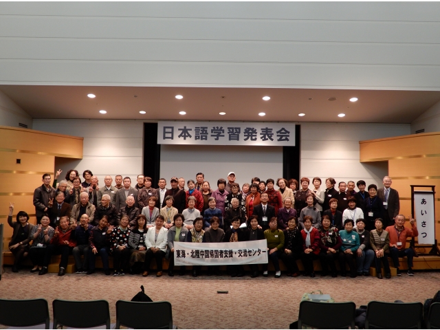 帰国者の皆さんと集合写真