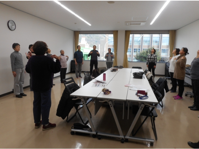 首や肩をほぐしました。