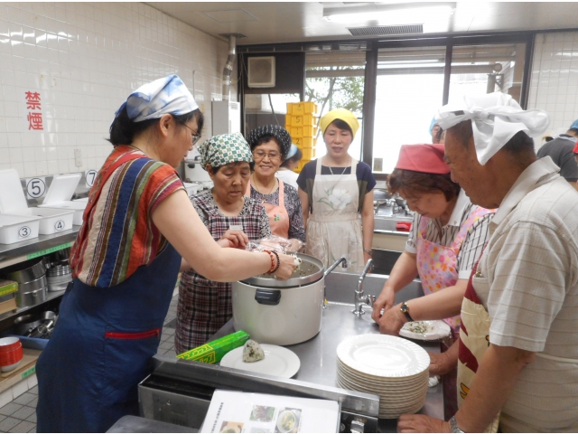 キャラブキと大葉を具にしておにぎりを作りました。