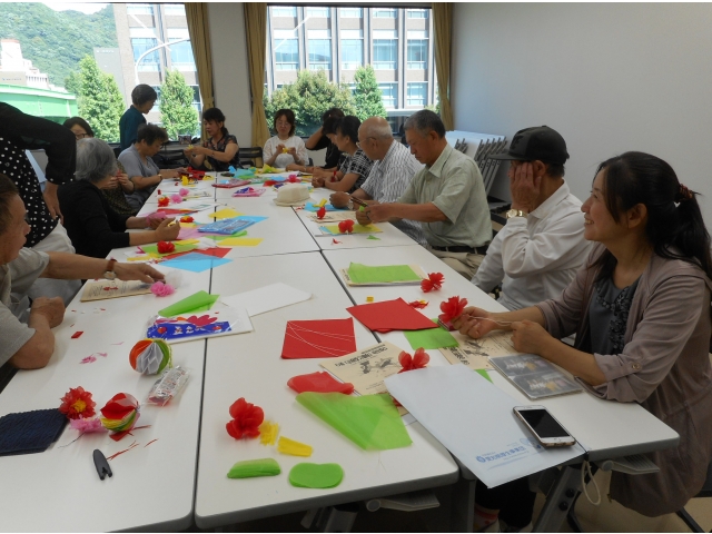 紙で花を作りました。