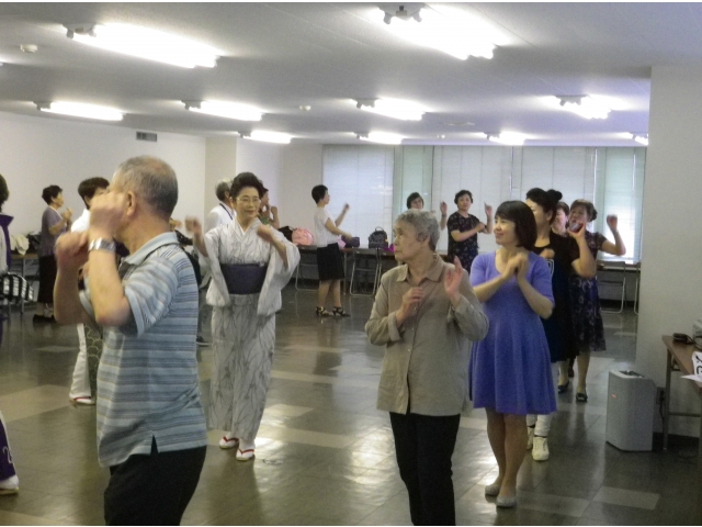 「炭坑節」から踊りました。