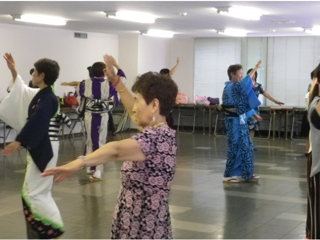 「名古屋ばやし」も踊りました。