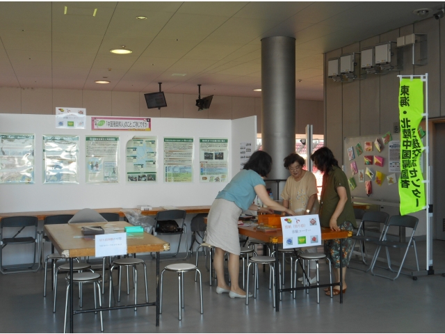 ブースの出展準備中。