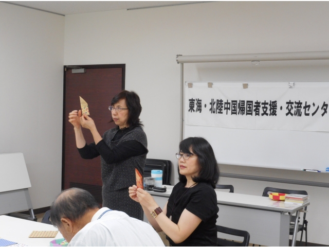 講師から、折り方の説明がありました。