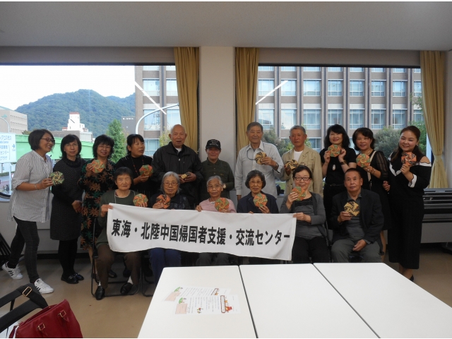 各自の作品を持って、記念写真を撮りました。