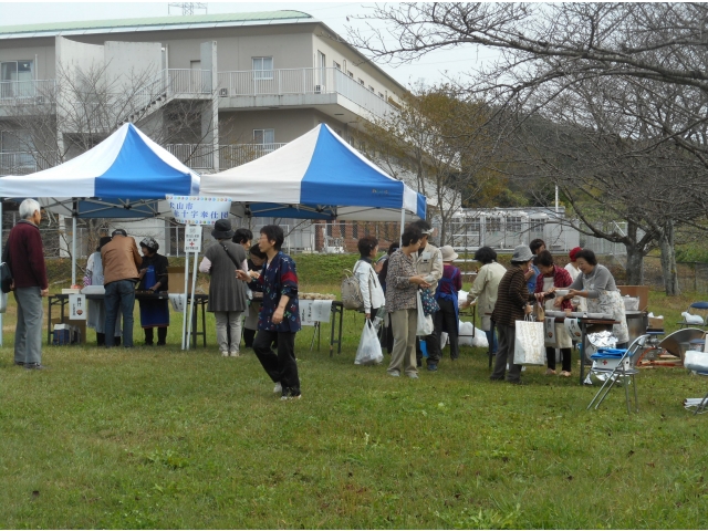 お昼ご飯は、豚汁とアルファ米をいただきました。