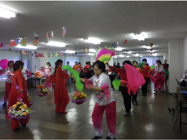 ヤンガーを踊る皆さん。