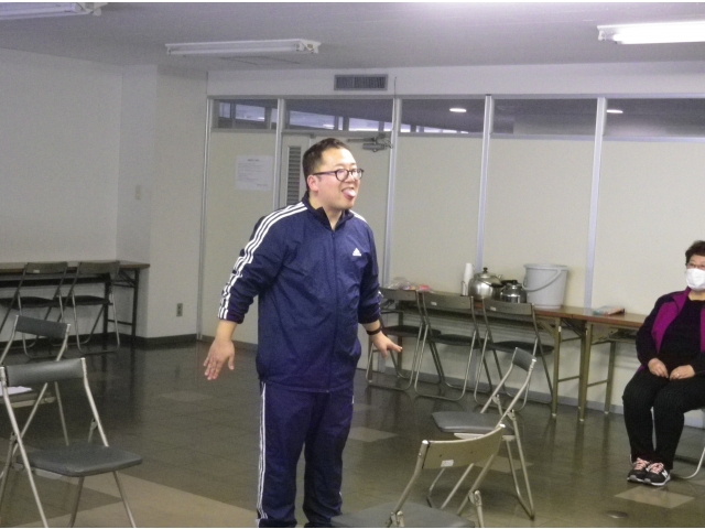 舌を出す訓練です。