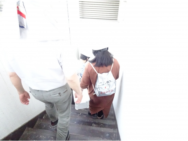 非常階段を使って避難しました。