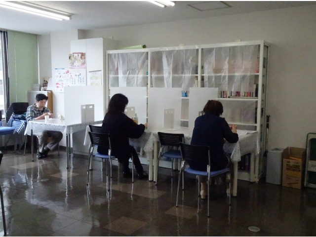 交流サロンでの昼食風景。