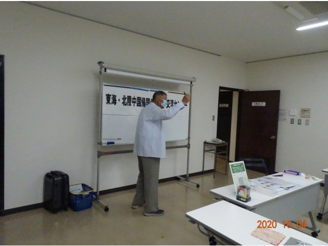 ナゾナゾを出して、頭の体操をしました。