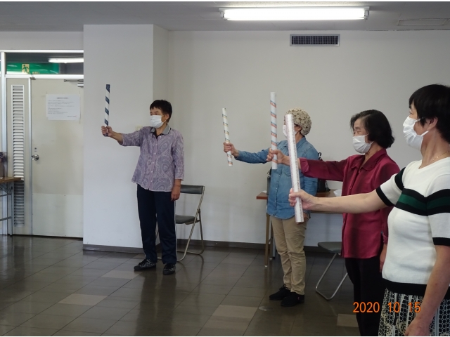 棒が地面に落ちるまでに、何回握れるかな？