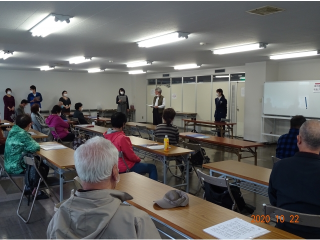 職員と通所者あわせて、20人が参加しました。