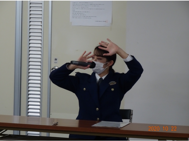 手の内側を相手に向けた防御は不可。