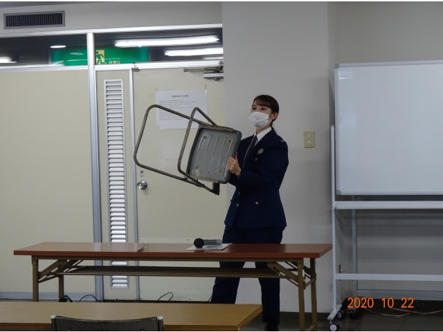 身近な物を使って身を守ること。