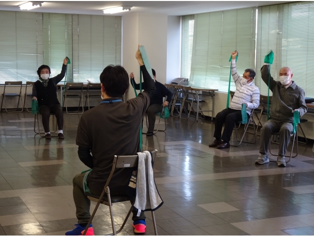 セラバンドを使った運動です。