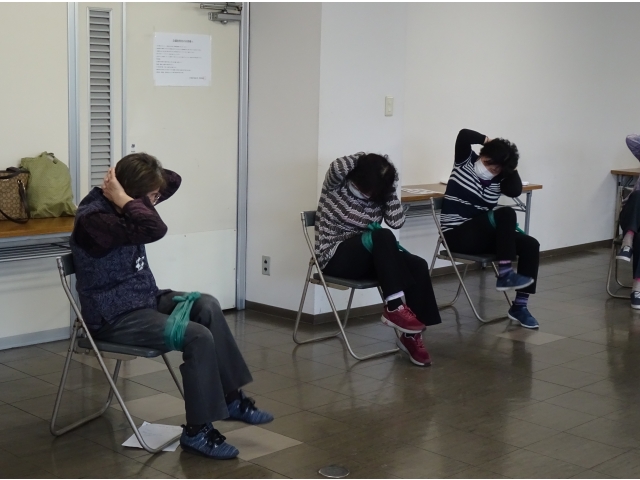 腹筋（体幹）・足の付け根の回転運動です。