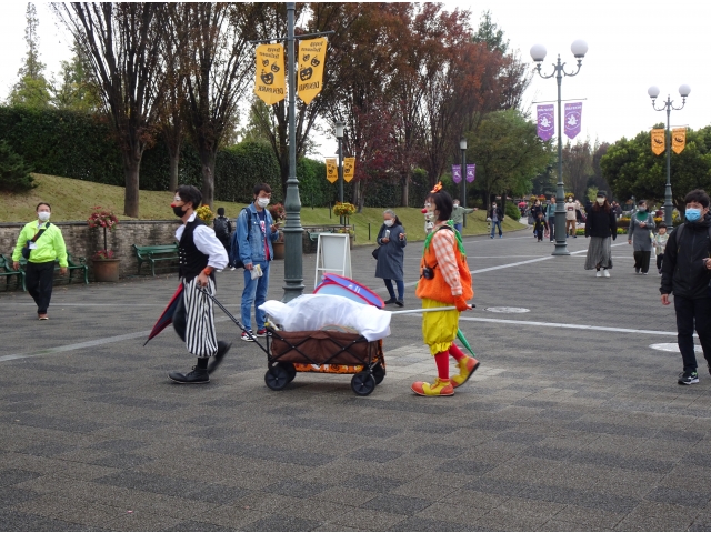 正面ゲートからフローラルプレイスへ向かいました。