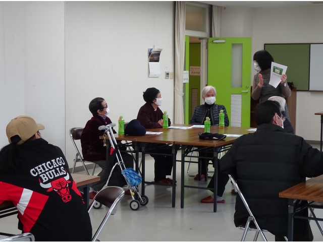 職員から介護制度の説明をしました。