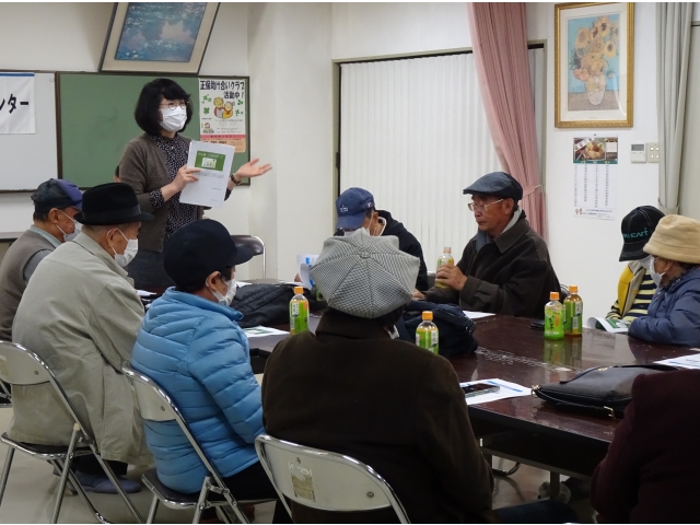 職員から介護制度の説明をしました。