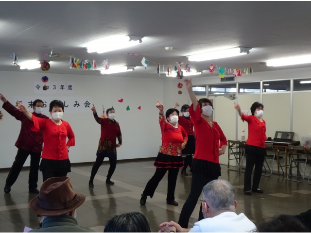 広場ダンスを踊りました。