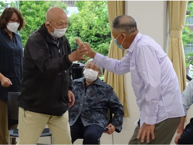 ジャンケンも仲良しすぎて「あいこ」が続く