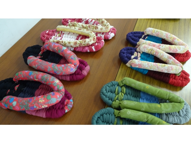 不用布で作ったカラフルなぞうり（手芸教室）