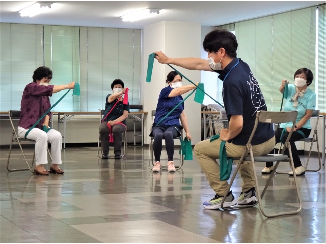 セラバンドを使って筋力アップ