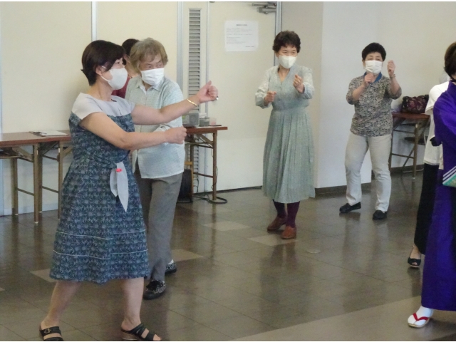 「掘って掘ってまた掘って」（炭坑節）