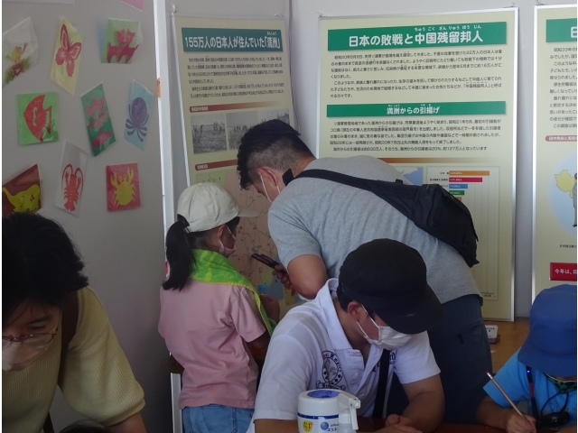 地図を指しながら「満州」を教える