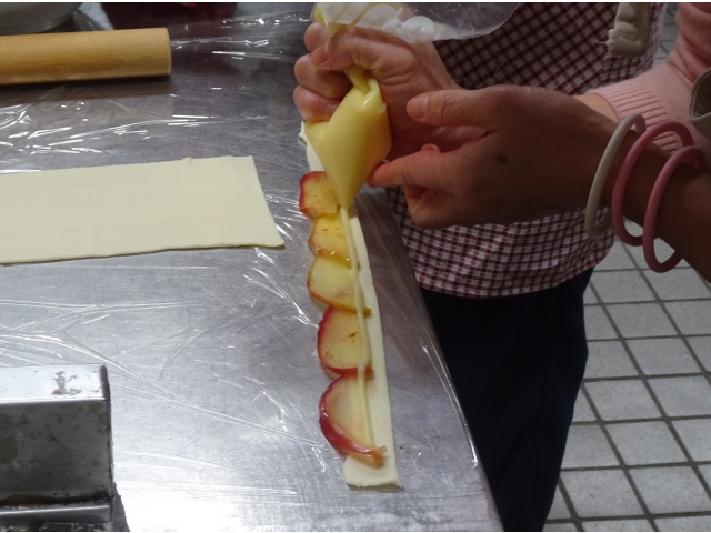 りんごパイ作り