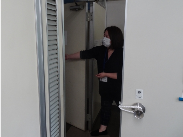 利用者を別扉から避難誘導（訓練）