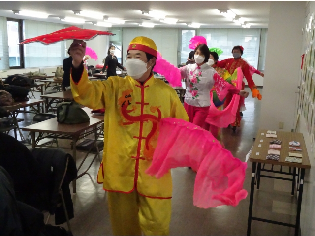 群舞「大秧歌」（ヤンガー）