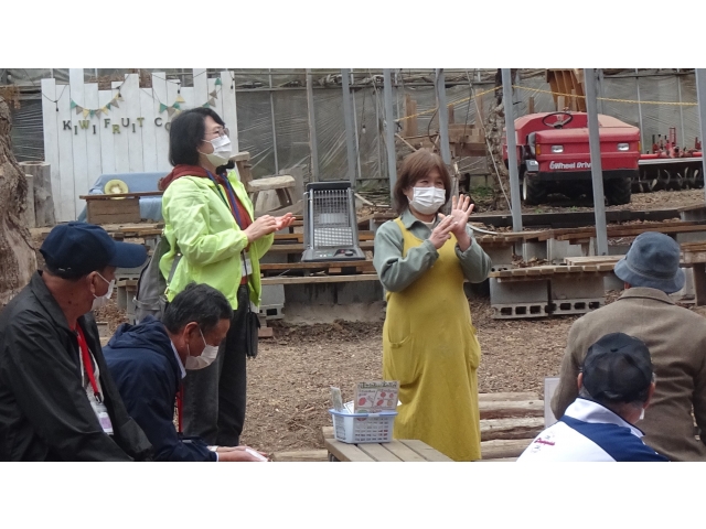 「キウイの原産地は中国」「園内には８０品種のキウイが…」